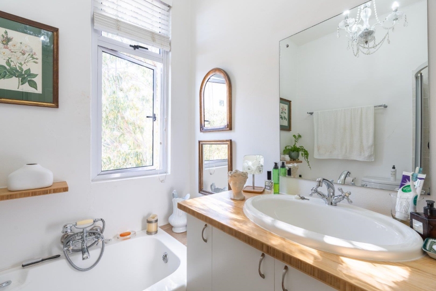 2 Bedroom Property for Sale in Sea Point Western Cape